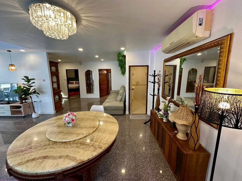 5bdr Pool villa for Rent in Pattaya
