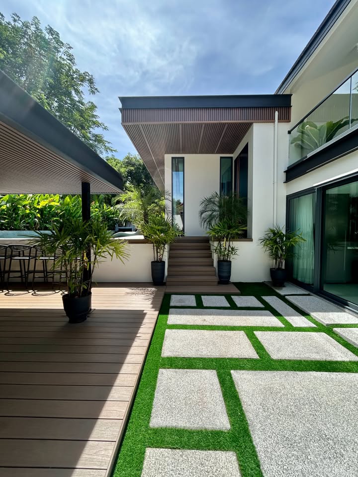 LUXURY FAMILY VILLA FOR SALE IN PATTAYA 