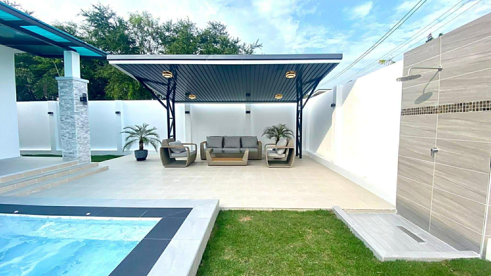 Luxury pool villa Brand new, great location