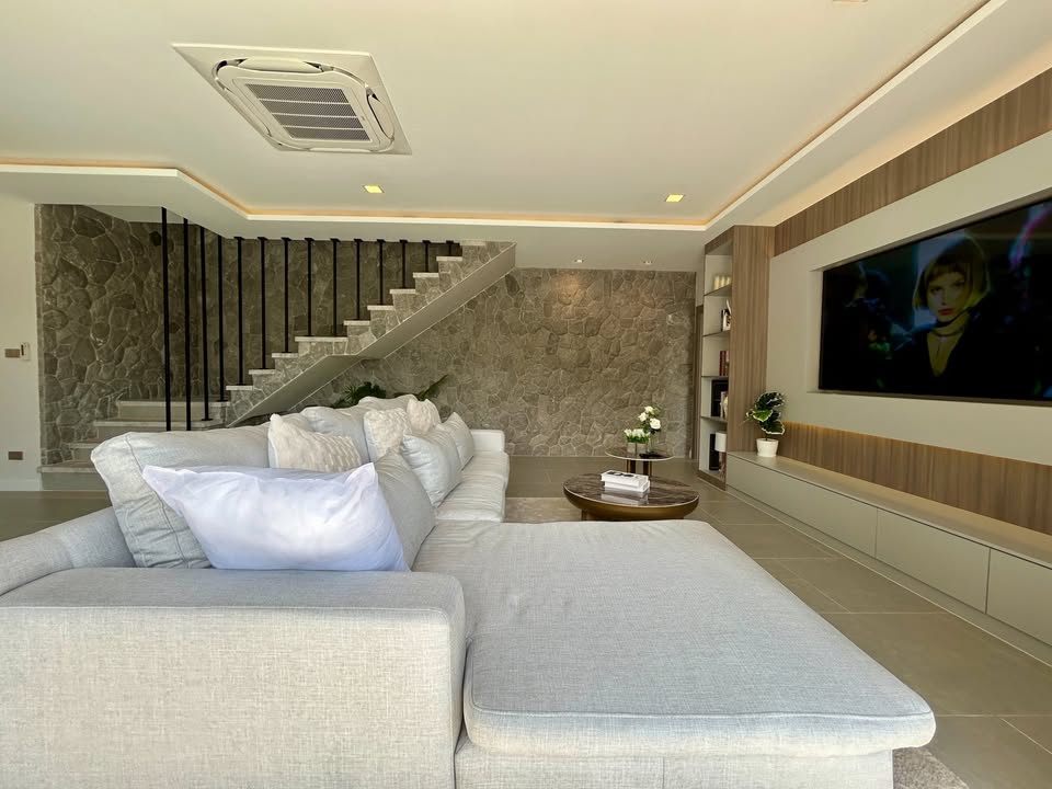 Luxury 7bdr Pool Villa for Sale in Huay Yai