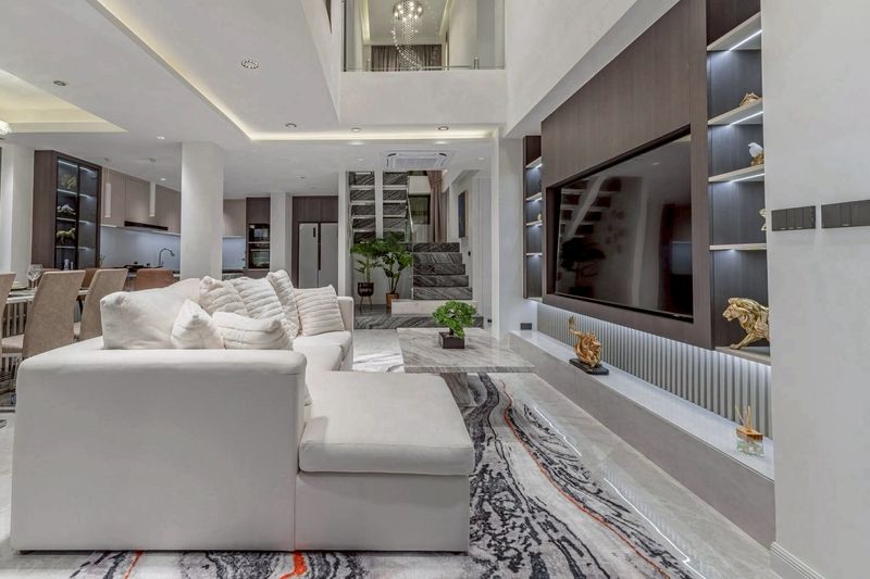 Modern Luxury Pool Villa