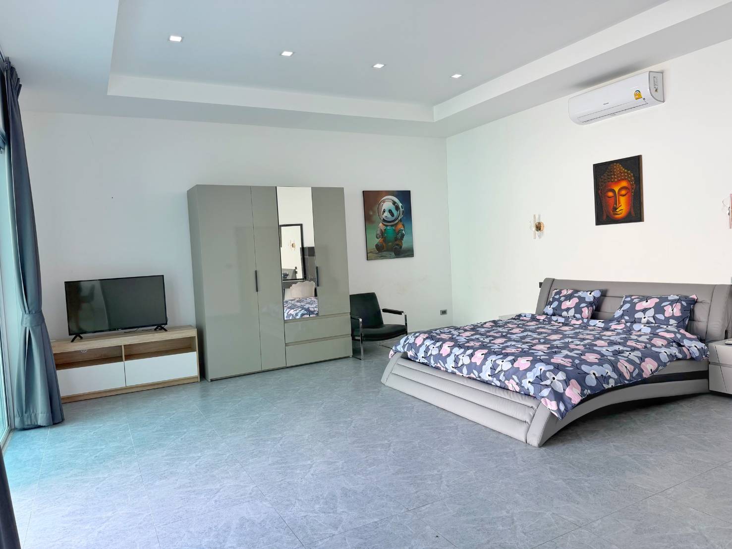 New modern villa for sale or rent on Pratumnak Hill