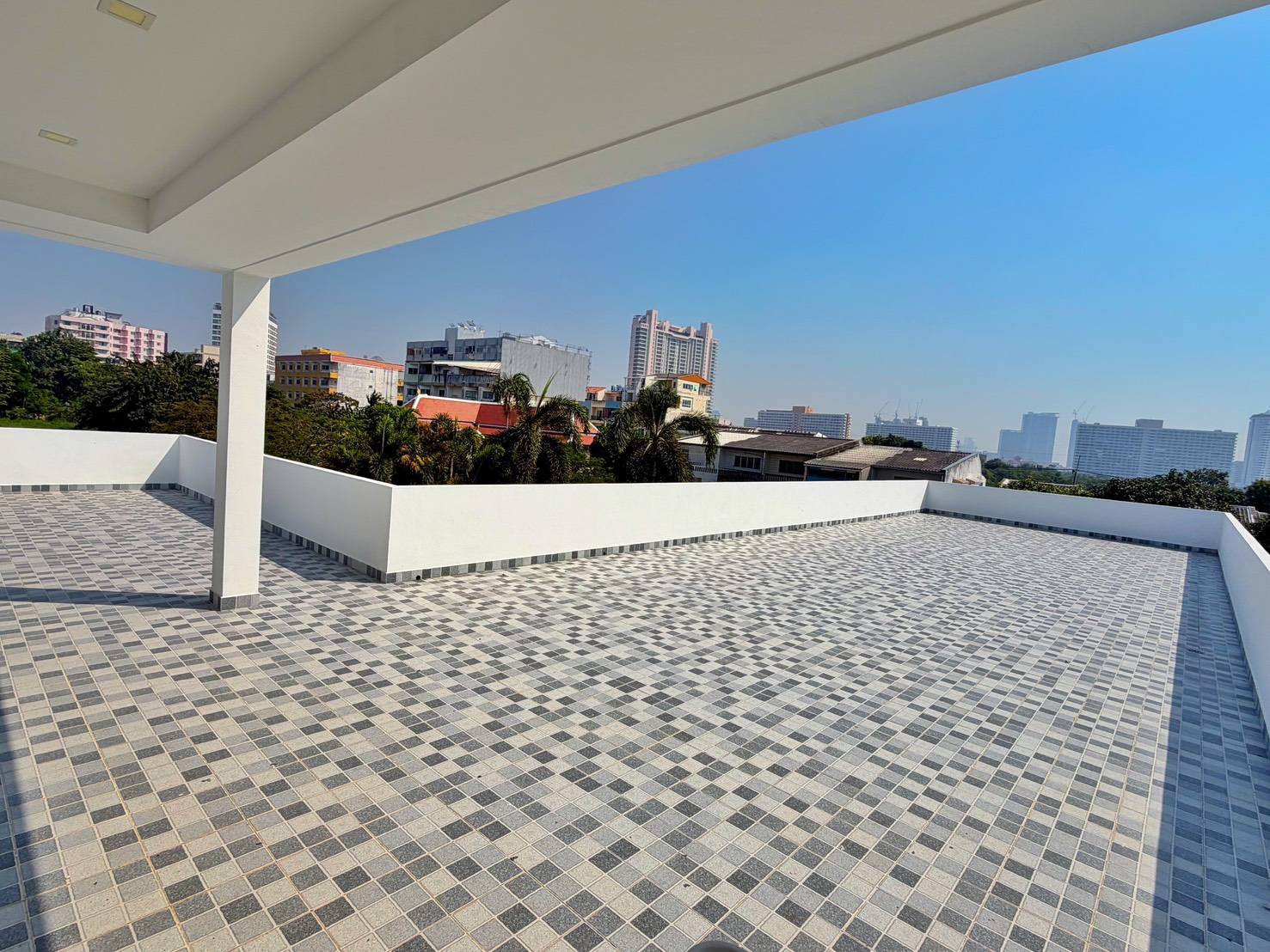 New modern villa for sale or rent on Pratumnak Hill