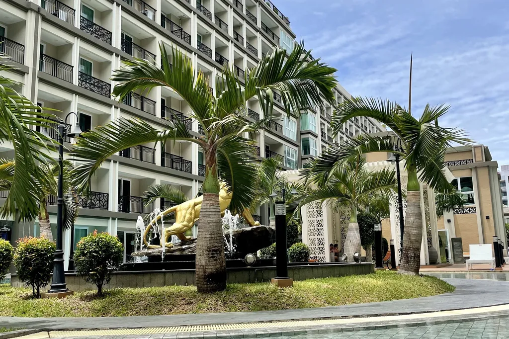 Dusit Grand Park 2
