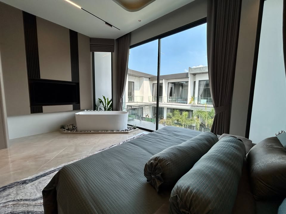Luxury, newly built, modern-style pool villa for sale near Jomtien Beach