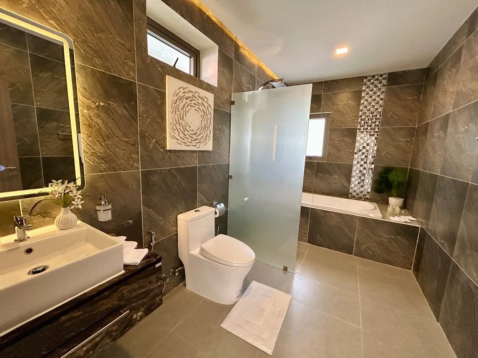 Luxury, newly built, modern-style pool villa for sale near Jomtien Beach