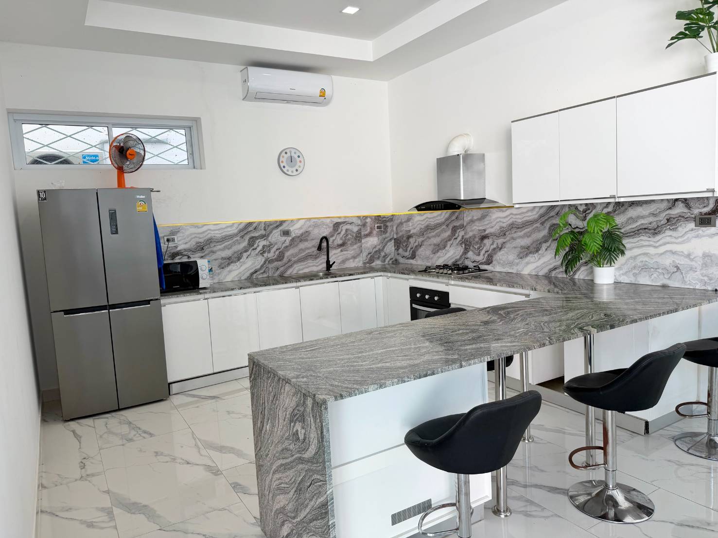 New modern villa for sale or rent on Pratumnak Hill
