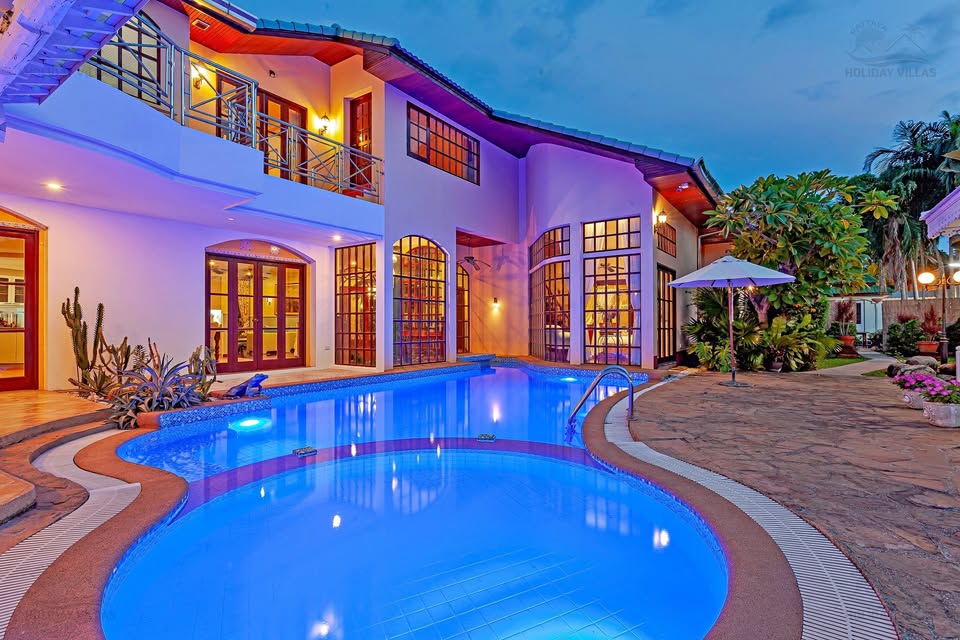  HUGE 6bdr Guests House for renovations