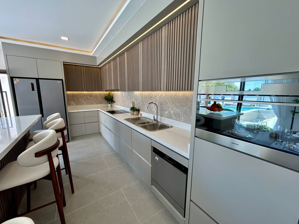 Luxury, newly built, modern-style pool villa for sale near Jomtien Beach