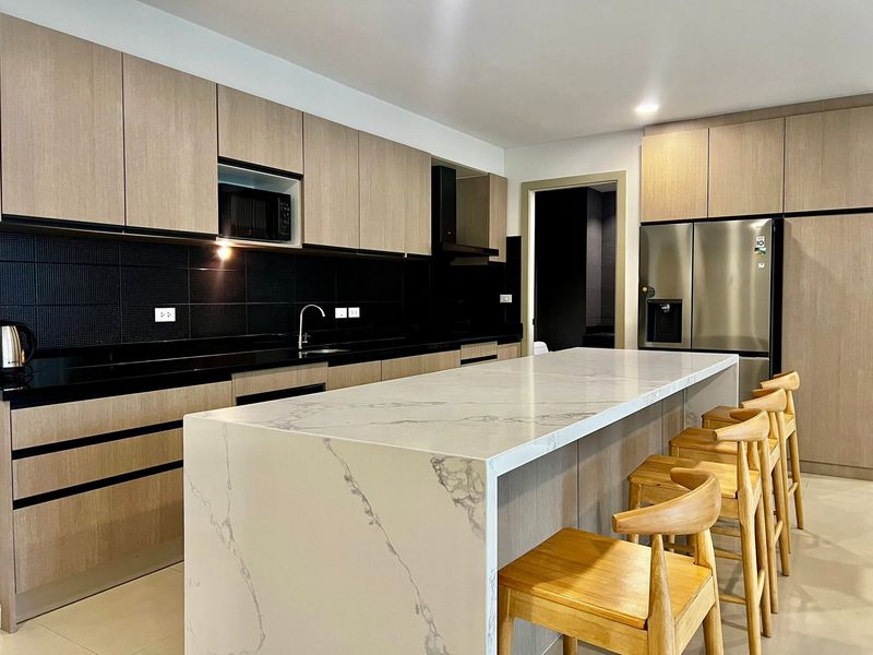 A biggest room in Gardenia for sale  4bdr 5bath