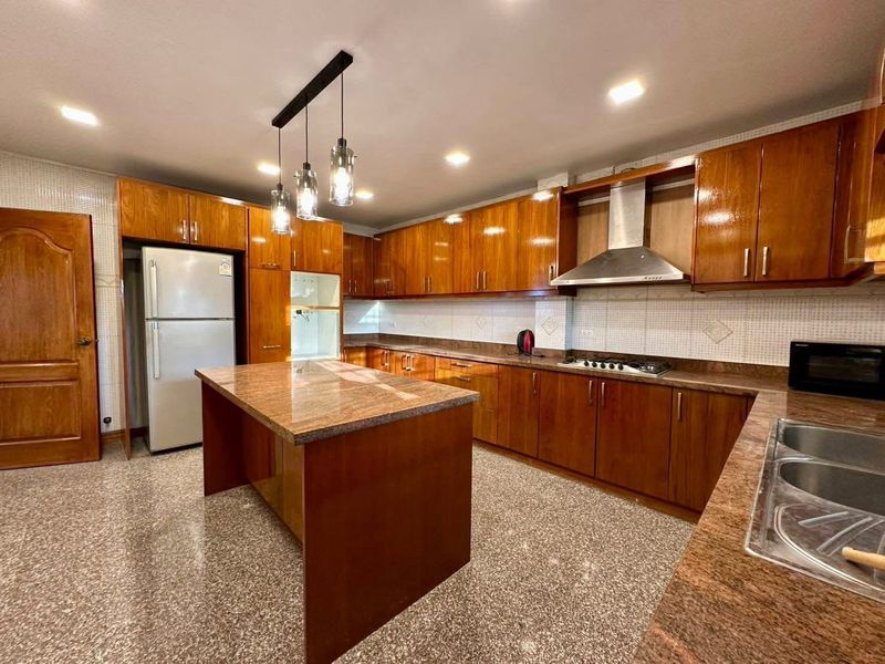 5bdr Pool villa for Rent in Pattaya