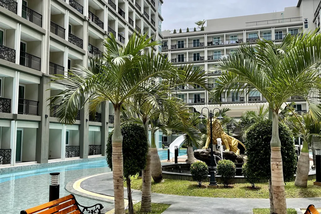 Dusit Grand Park 2