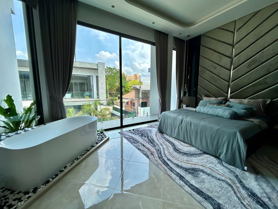 Luxury, newly built, modern-style pool villa for sale near Jomtien Beach
