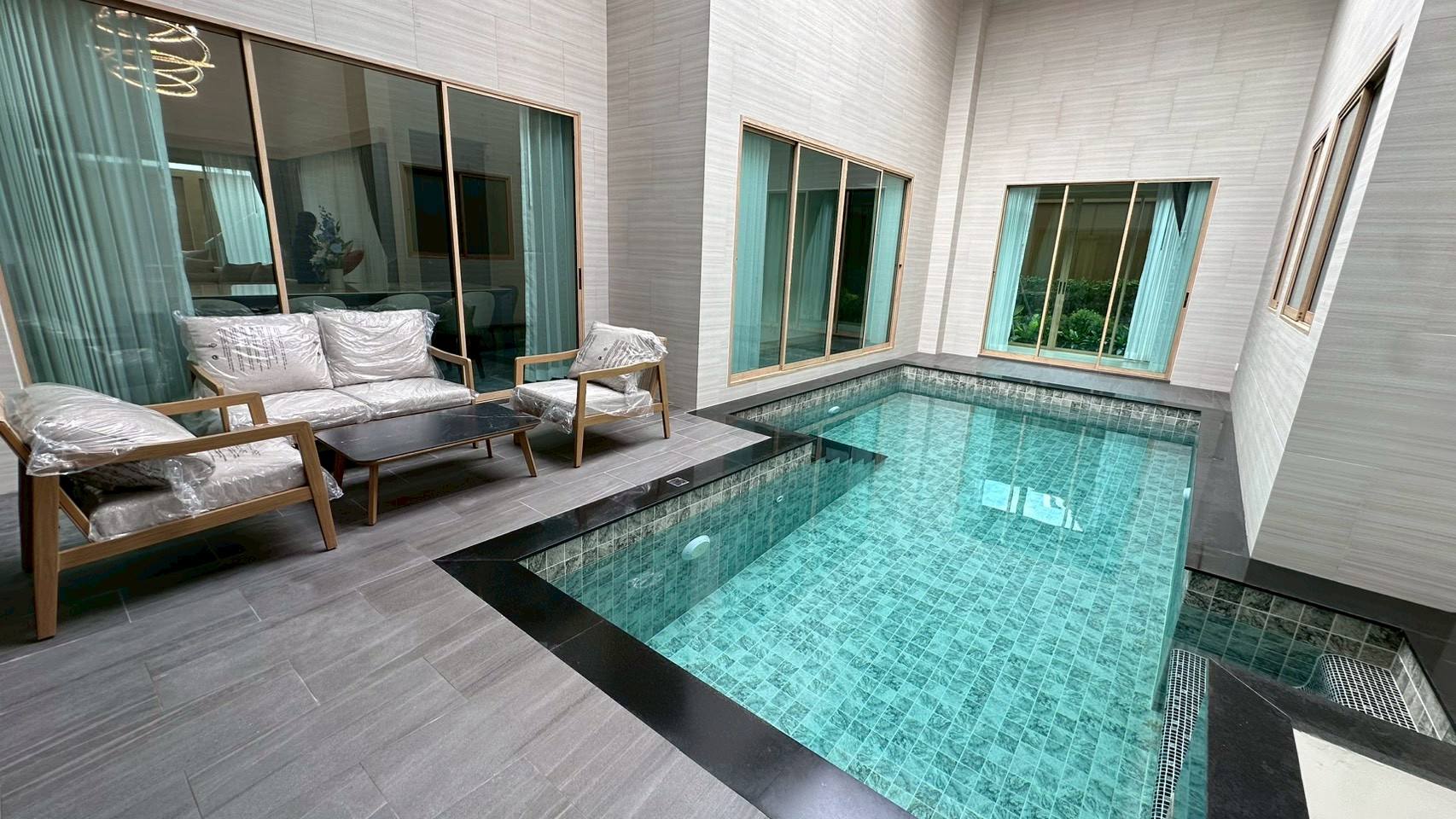 Luxury Pool Villa at Baan Mae for rent