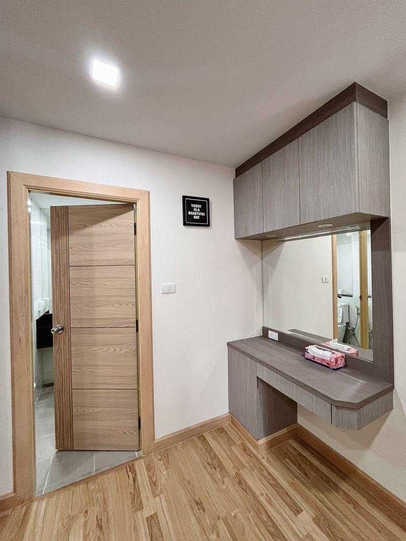 While Marina Condominium