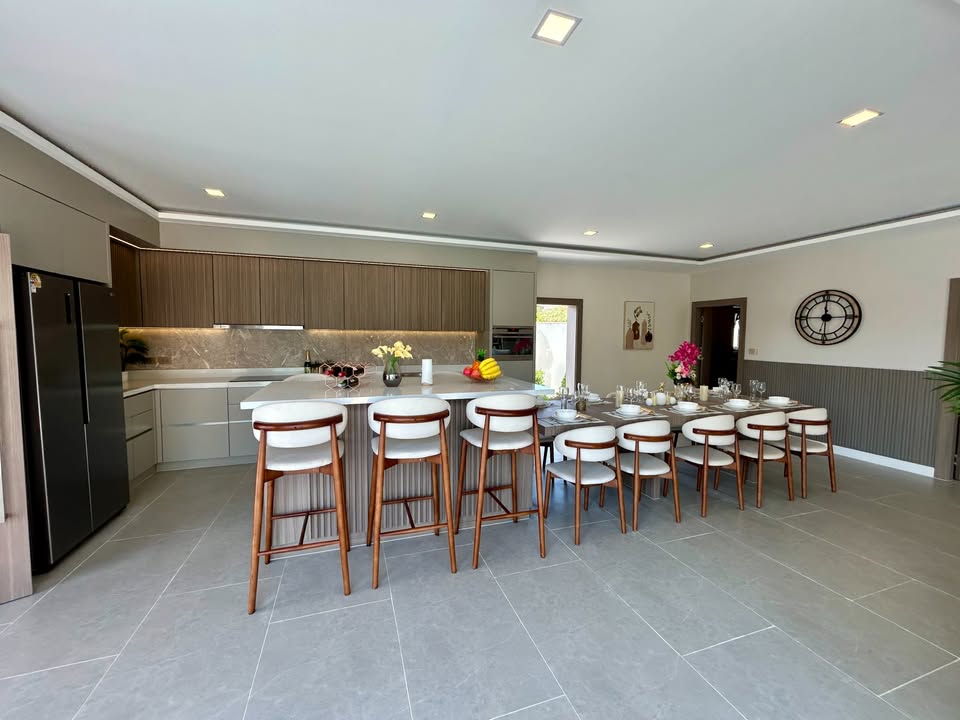 Luxury 7bdr Pool Villa for Sale in Huay Yai