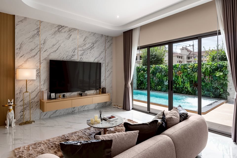 4bdr Pool Villa in the Heart of the City