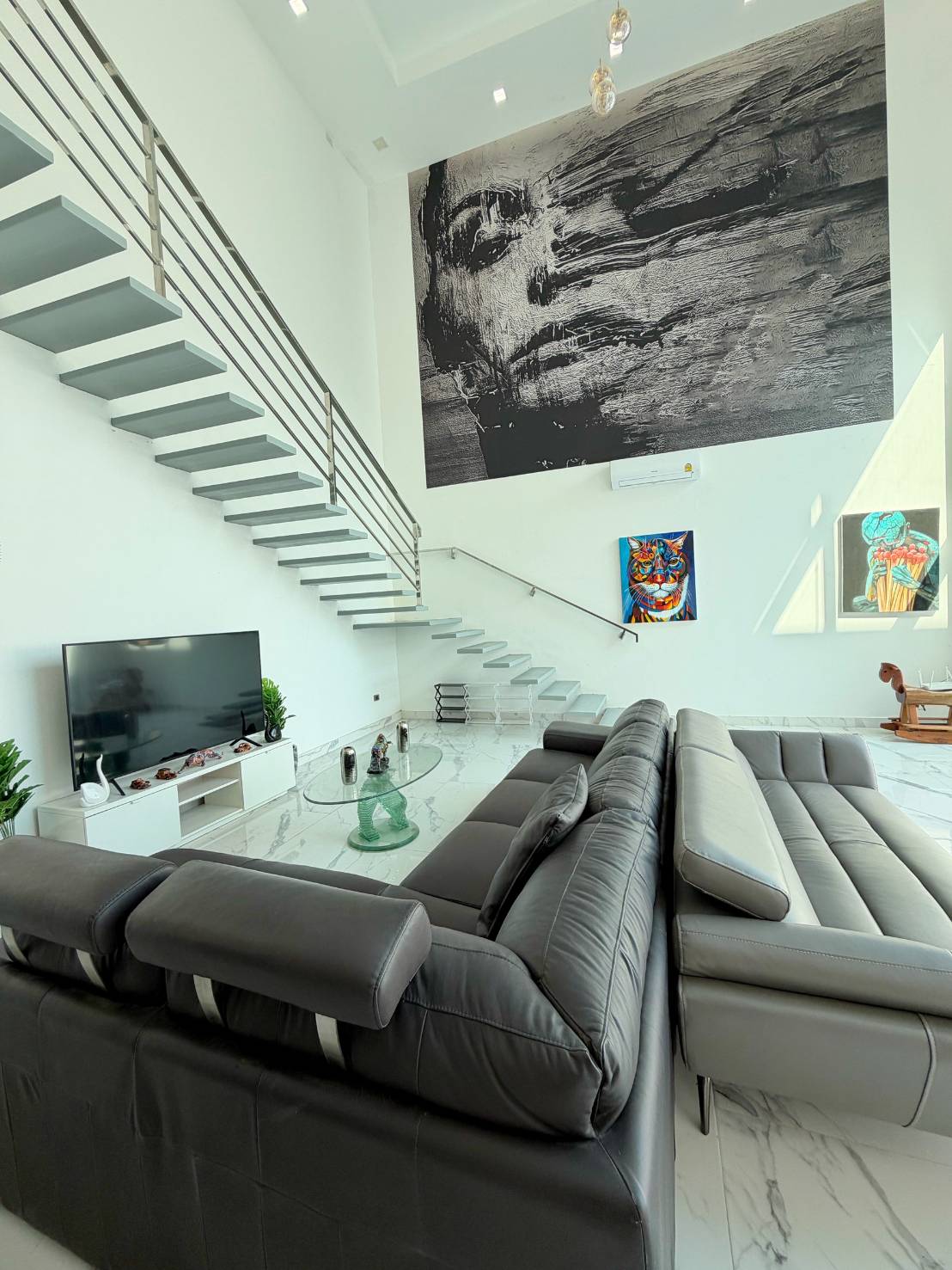 New modern villa for sale or rent on Pratumnak Hill