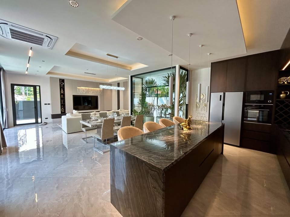 Luxury, newly built, modern-style pool villa for sale near Jomtien Beach