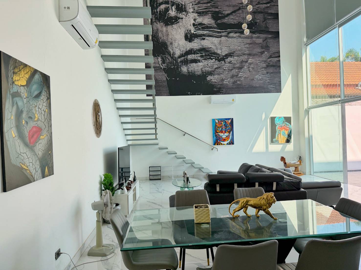 New modern villa for sale or rent on Pratumnak Hill