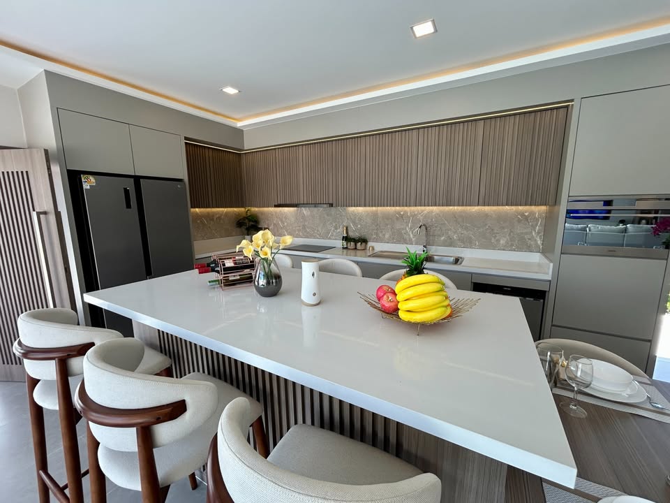 Luxury, newly built, modern-style pool villa for sale near Jomtien Beach