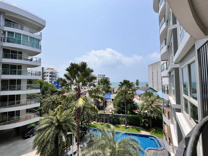 While Marina Condominium
